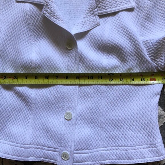 Mikane, Cropped, collared, buttoned, quilt patterned, White blazer, Size 6 - Picture 5 of 6
